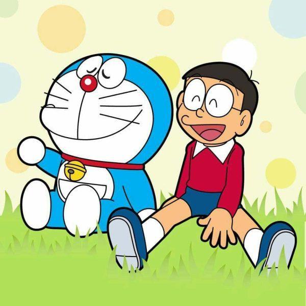 Avatar Doraemon và Nobita ngồi trên bãi cỏ cùng nhau