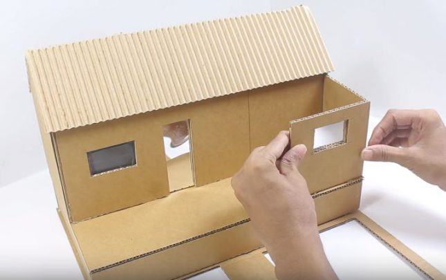 xây nhà bằng bìa cứng