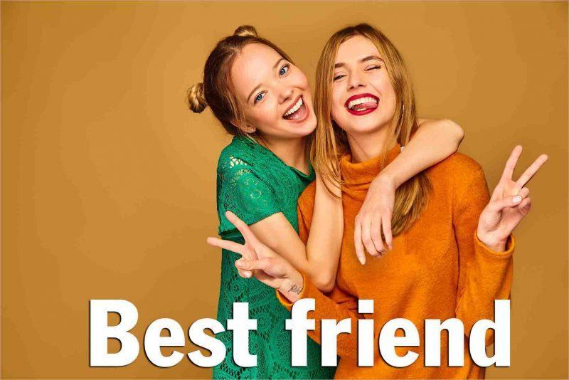 Một bức ảnh của một bff nữ đang cười