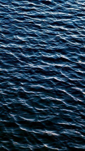 một hình ảnh xanh thẳm của biển sâu