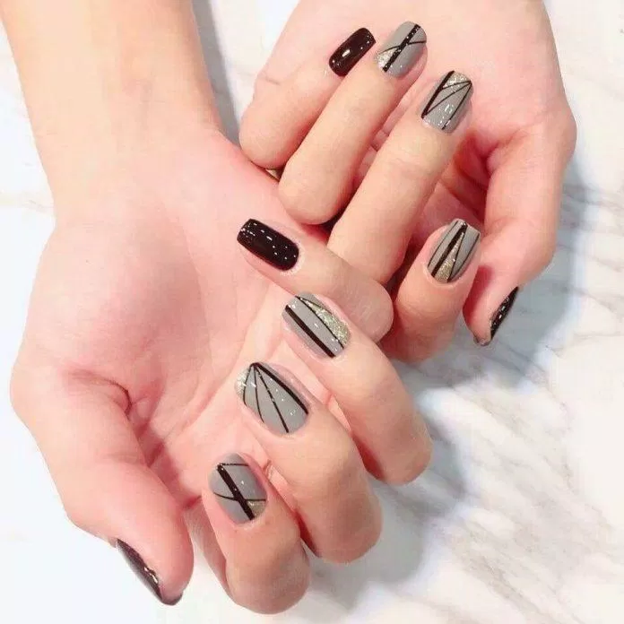 Mẫu nail kẻ đơn giản sang trọng (ảnh: internet)