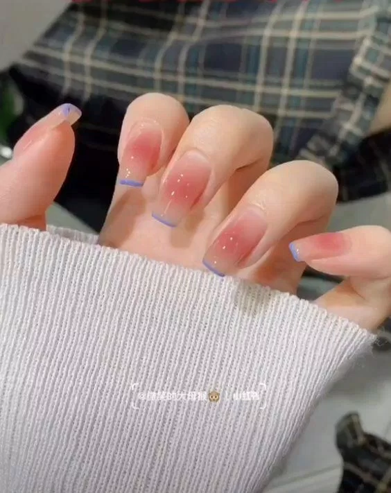 Mẫu nail màu thạch jelly kẻ xanh lạ mắt (ảnh: internet)