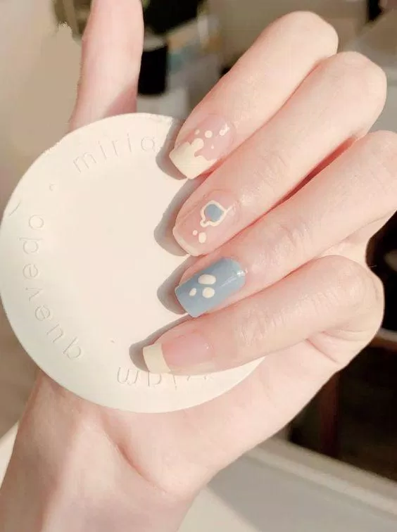 Mẫu nail họa tiết đơn giản (ảnh: internet)