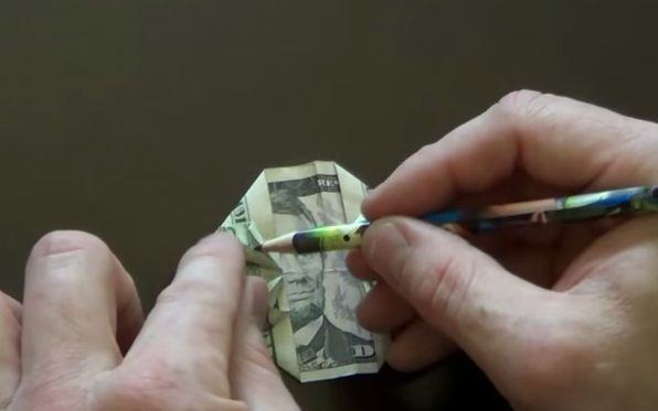 Cách gấp trái tim bằng tiền giấy