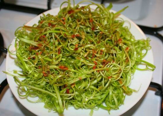 Cách làm salad rau chân vịt 4