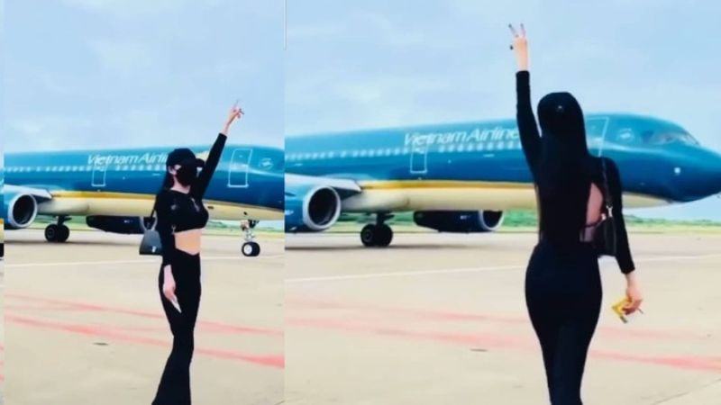 một cô gái nhảy múa gần máy bay