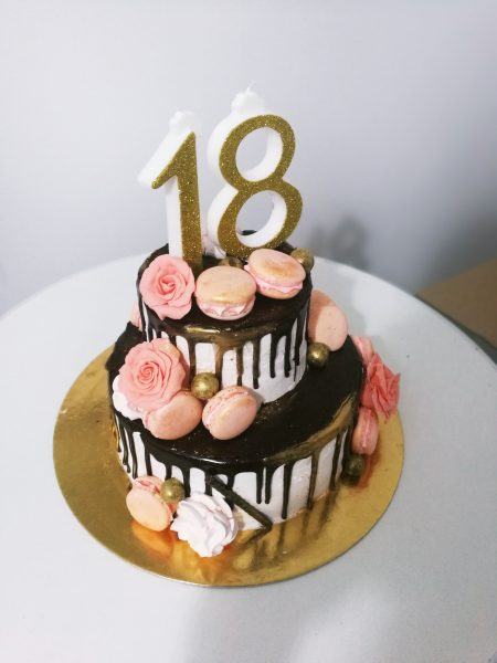bánh sô cô la sinh nhật lần thứ 18
