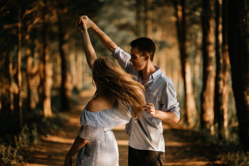 Yêu nhau và khiêu vũ trong rừng