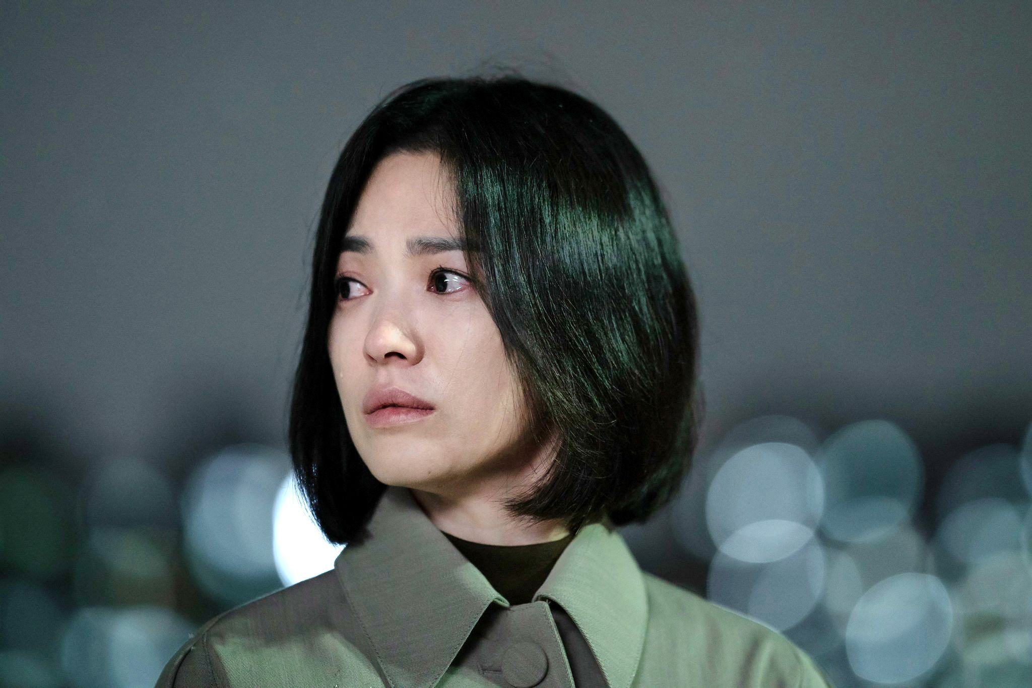 Hành trình trả thù của Dong Eun trong tập 2 không còn là câu chuyện của riêng ai