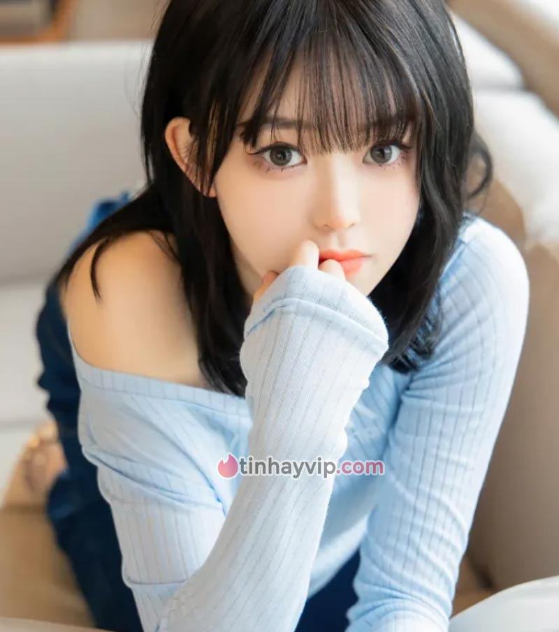 Hot girl 18+ đăng 4 ảnh bậy bạ