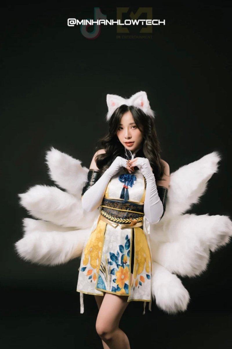 Cô MC Minh Anh "Rất đẹp" trong hình dạng của một con sói chín đuôi