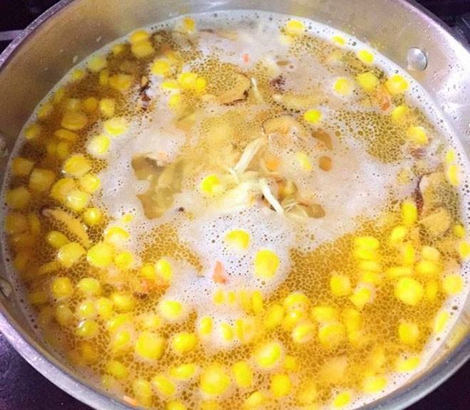 Cách nấu súp hải sản 5 quả trứng cút