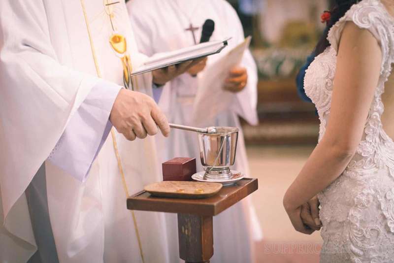 Giấy phép kết hôn là rất quan trọng để thực hiện một lễ cưới trong nhà thờ