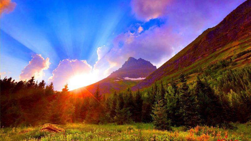 một hình ảnh của một mặt trời mọc trên một ngọn núi