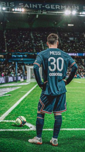 Hình ảnh Messi chuẩn bị sút bóng