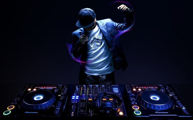 DJ Nam Nữ Cá Tính - Với một bộ sưu tập đa dạng các DJ nam nữ cá tính, hãy cùng tìm hiểu những giai điệu đầy sức sống và năng lượng mà các DJ này đem lại. Hãy thỏa mãn đam mê âm nhạc và đón những trải nghiệm tuyệt vời cùng những DJ cực kỳ tài năng.