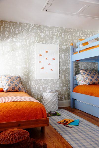 mẫu giường màu xanh và màu cam