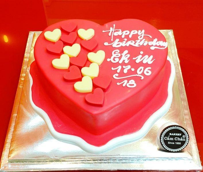 Bánh sinh nhật chồng trái tim lớn màu đỏ