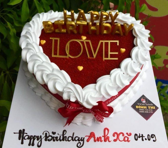 Một trái tim với tình yêu của một chiếc bánh sinh nhật