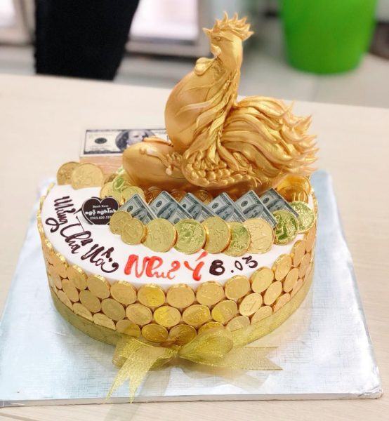 Bánh sinh nhật con gà cho người sinh năm Dậu