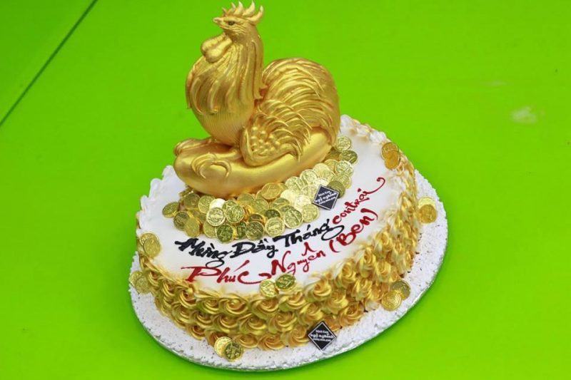 Bánh sinh nhật con gà cho người sinh năm Dậu
