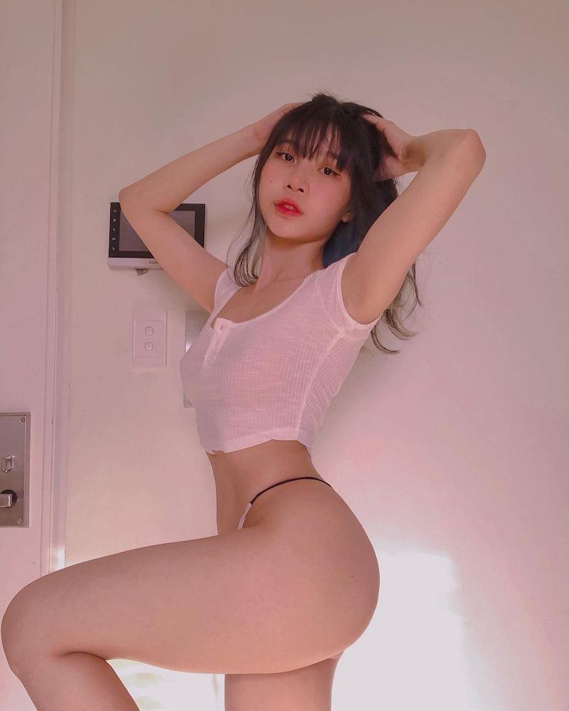 Hot girl Việt Thu Trang tung ảnh nude