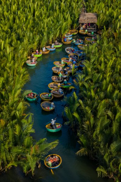 Hình ảnh làng quê Việt Nam và rừng dừa miền Tây