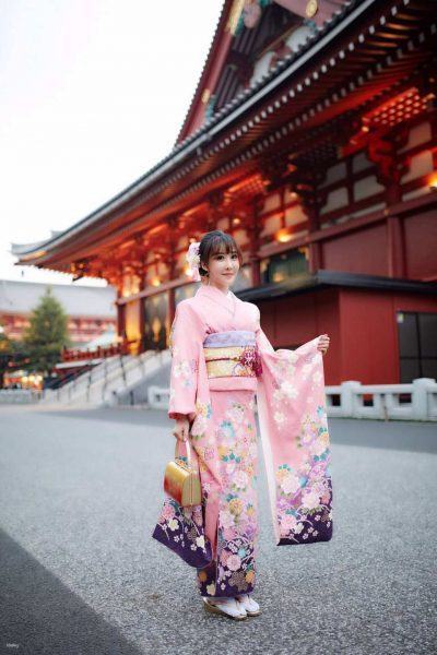Kimono màu hồng xinh xắn