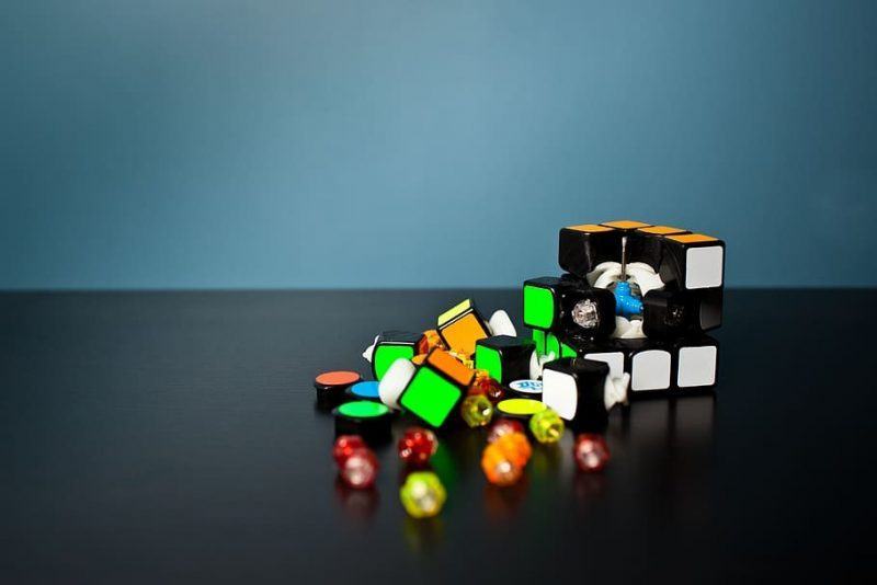 Khối Rubik bị vỡ