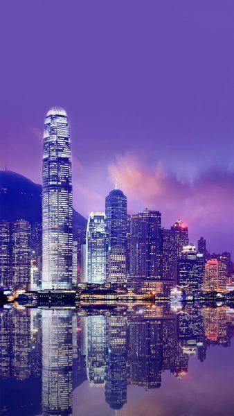 Một bức ảnh Hồng Kông với bầu trời màu tím