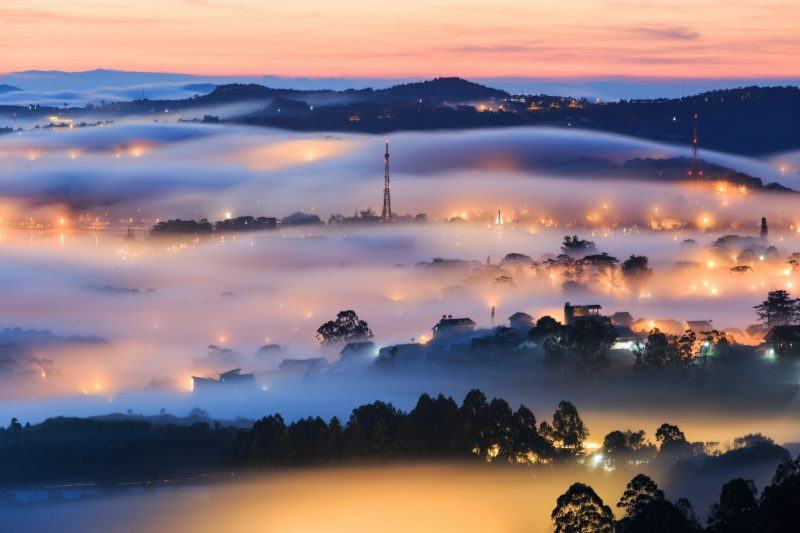 Hình ảnh văn hóa Việt Nam khi trời sương mù