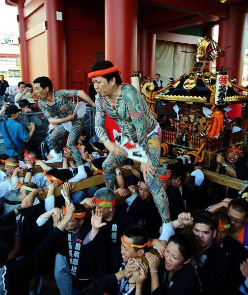 Một bức tranh về ngày lễ của người gypsy Nhật Bản