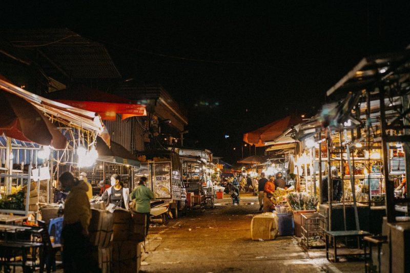 Hình ảnh Hà Nội về đêm trên phố cổ