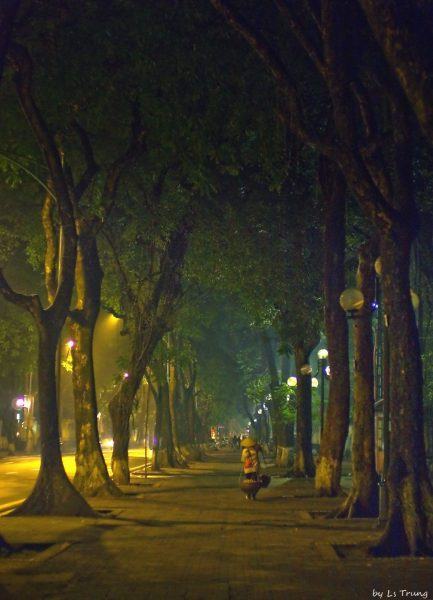 Hình ảnh Hà Nội về đêm trên phố Kim Mã
