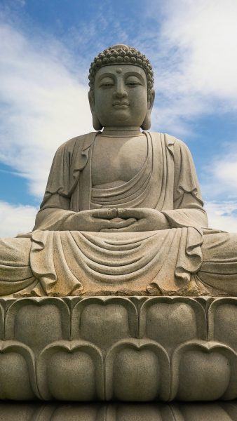 Một bức tượng Phật lớn