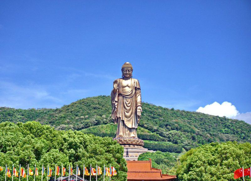 Tượng Phật đẹp giữa đất trời