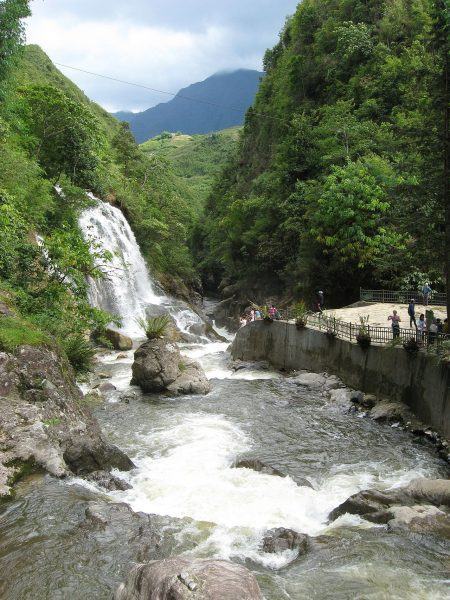 Hình ảnh thác nước Sapa chảy