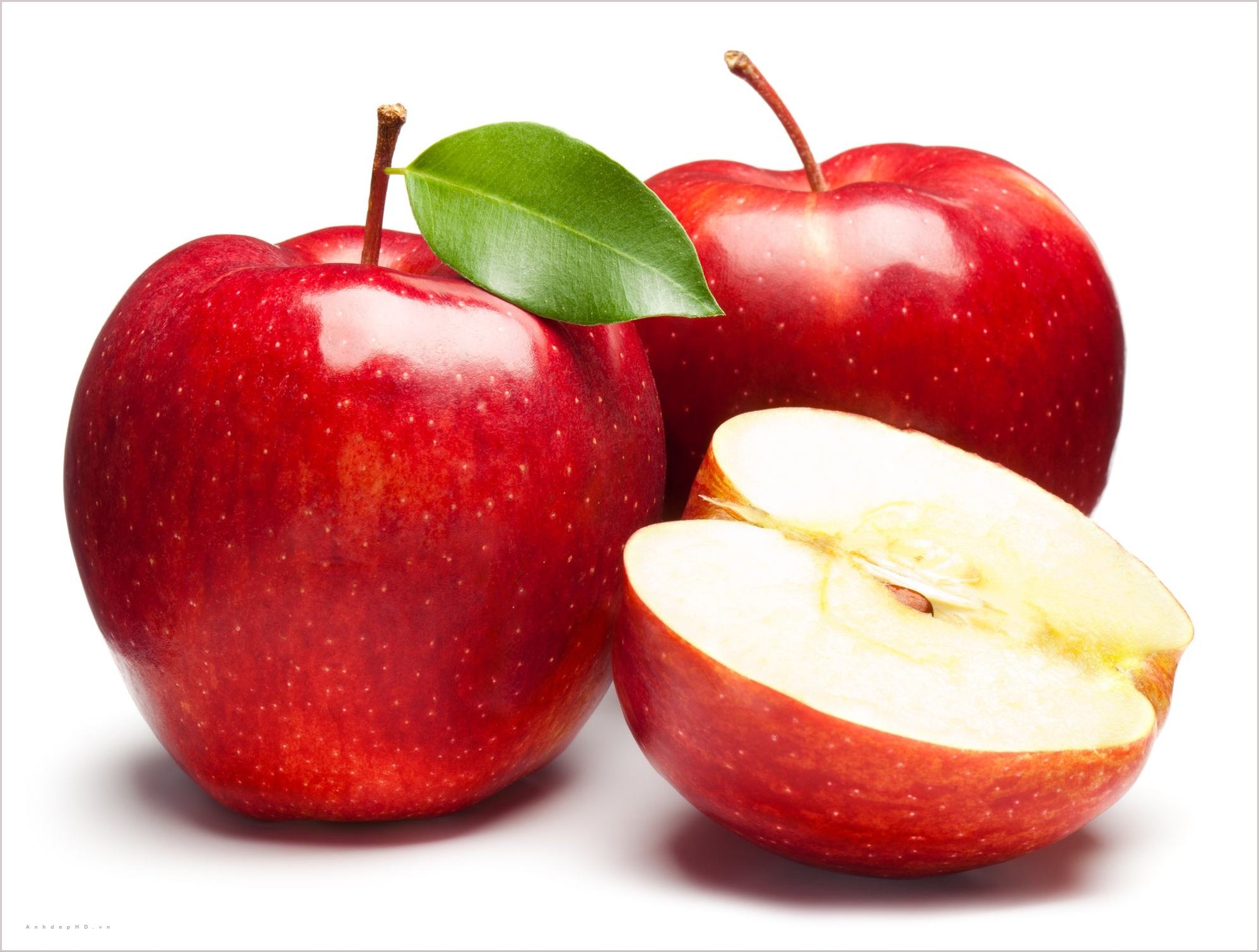 Ý nghĩa của táo đỏ trong văn hóa phương Đông và phương Tây