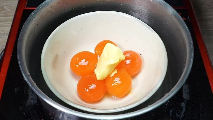 Cách làm thịt bò nướng sốt trứng muối 4
