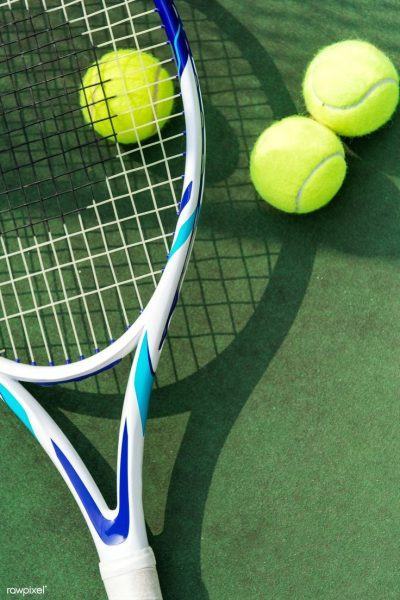 hình ảnh quả bóng tennis lăn dưới vợt