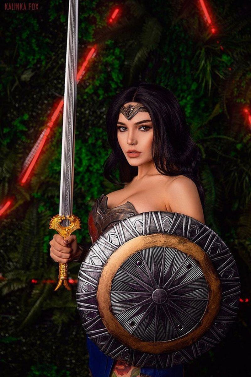 Wonder Woman cosplay là một vụ nổ