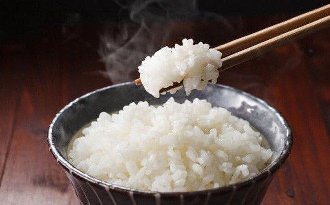 100 g gạo chứa 130 kcal