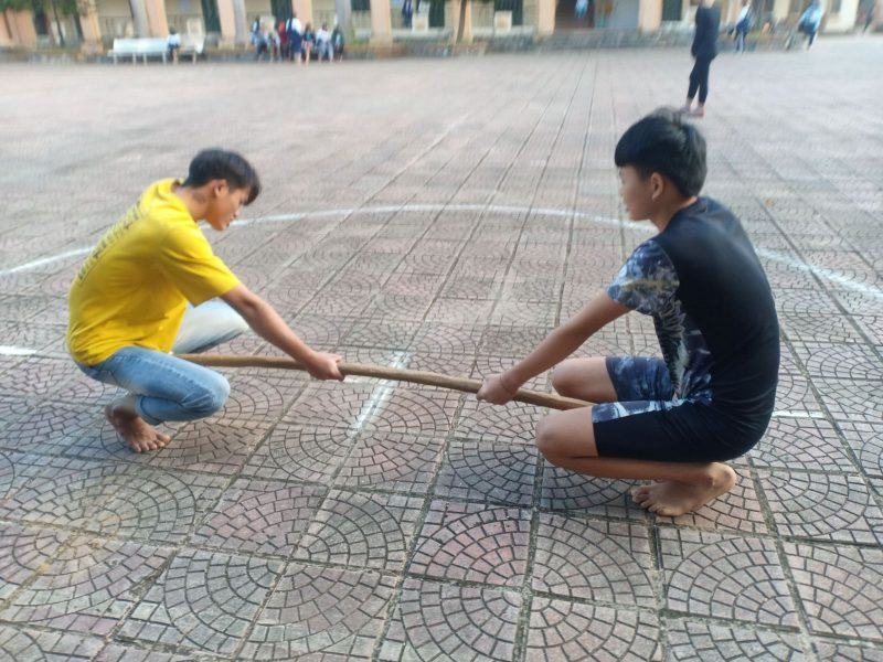 Hình ảnh môn đá gậy của người Việt Nam