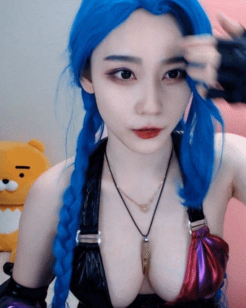 Bộ cosplay Jinx của cô nàng được cho là nóng bỏng hơn bộ đầu tiên