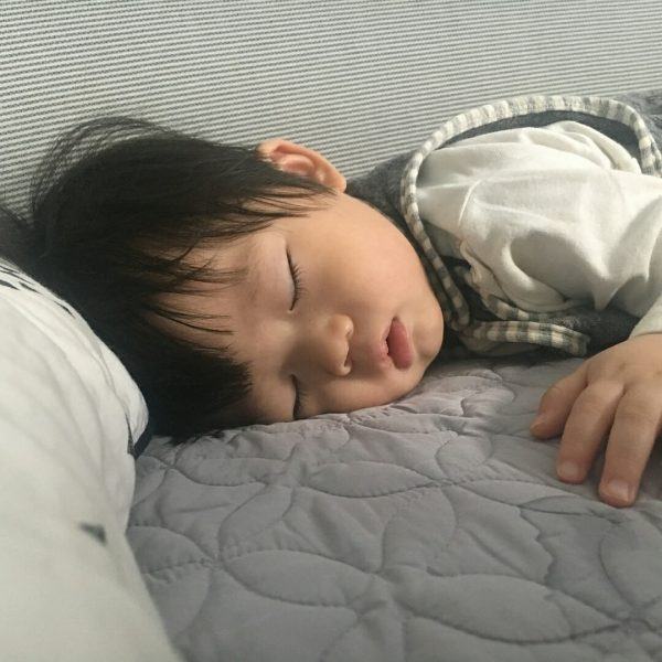 Em bé Hàn Quốc đang ngủ