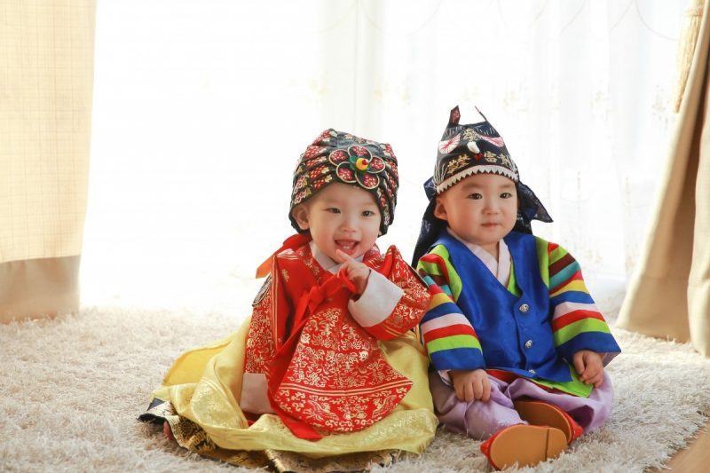 Hình ảnh trẻ em Hàn Quốc mặc hanbook