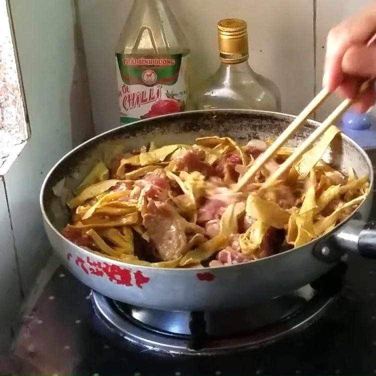 Măng khô và 6 con bò