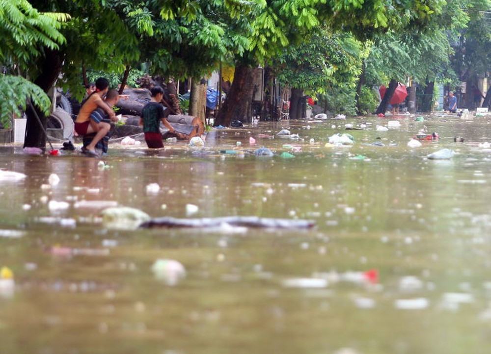 Lũ lụt gây ô nhiễm môi trường
