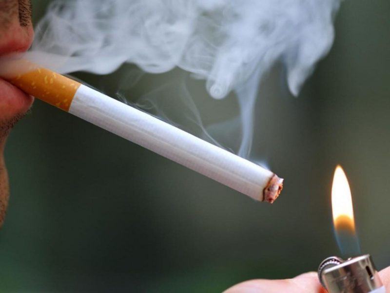 một hình ảnh của một điếu thuốc đang cháy