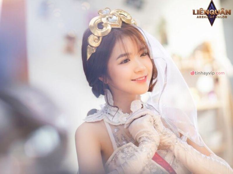 Suni Hạ Linh cosplay vợ Violet cực dễ thương